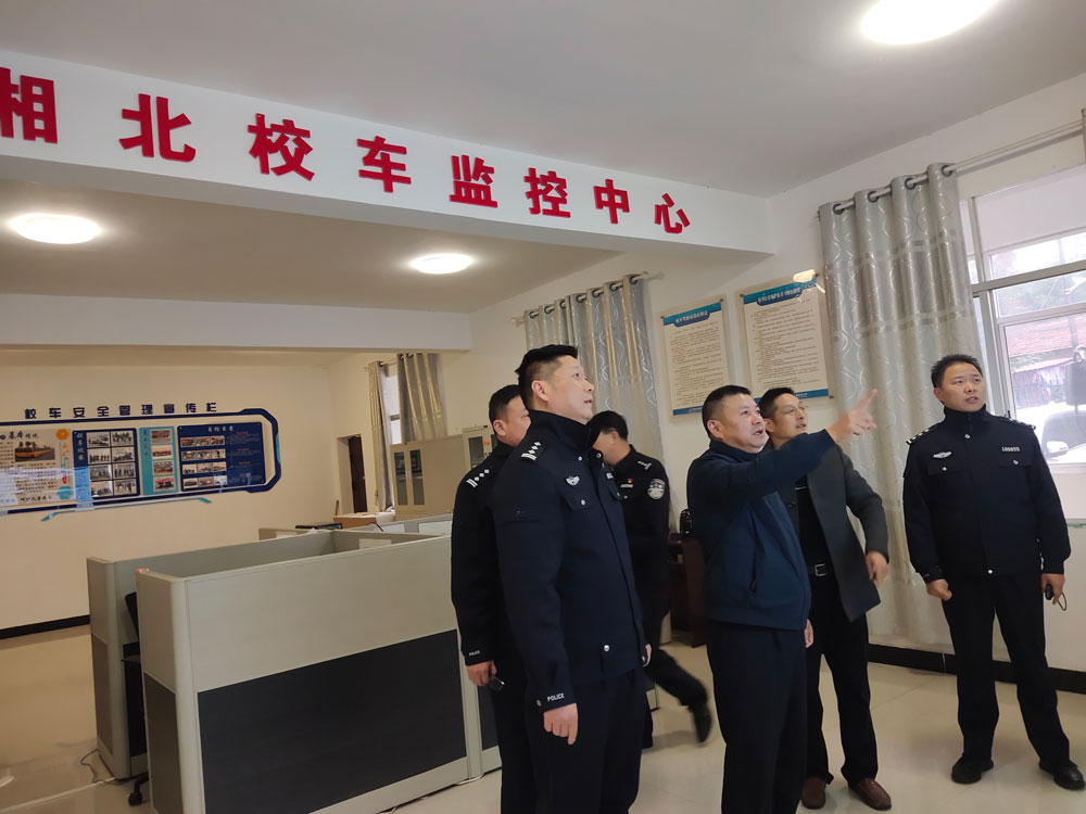 12月10日下午常德市交警支队莅临湘北校车公司开展安全检查